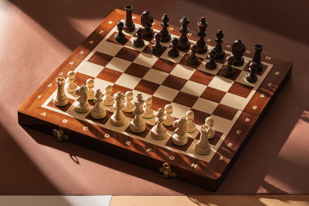 Jeu d'échecs de tournoi n° 4 (double reine) plateau en acajou et sycomore